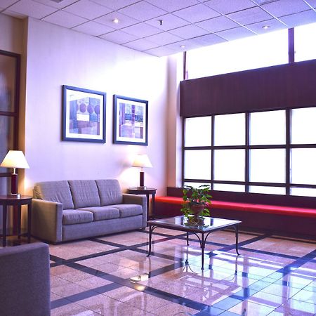 Hamilton Plaza Hotel And Conference Centre Bagian luar foto
