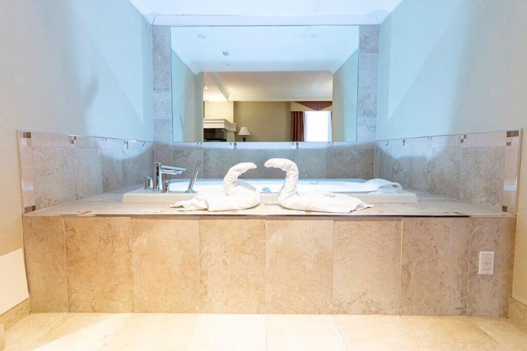 Hamilton Plaza Hotel And Conference Centre Bagian luar foto