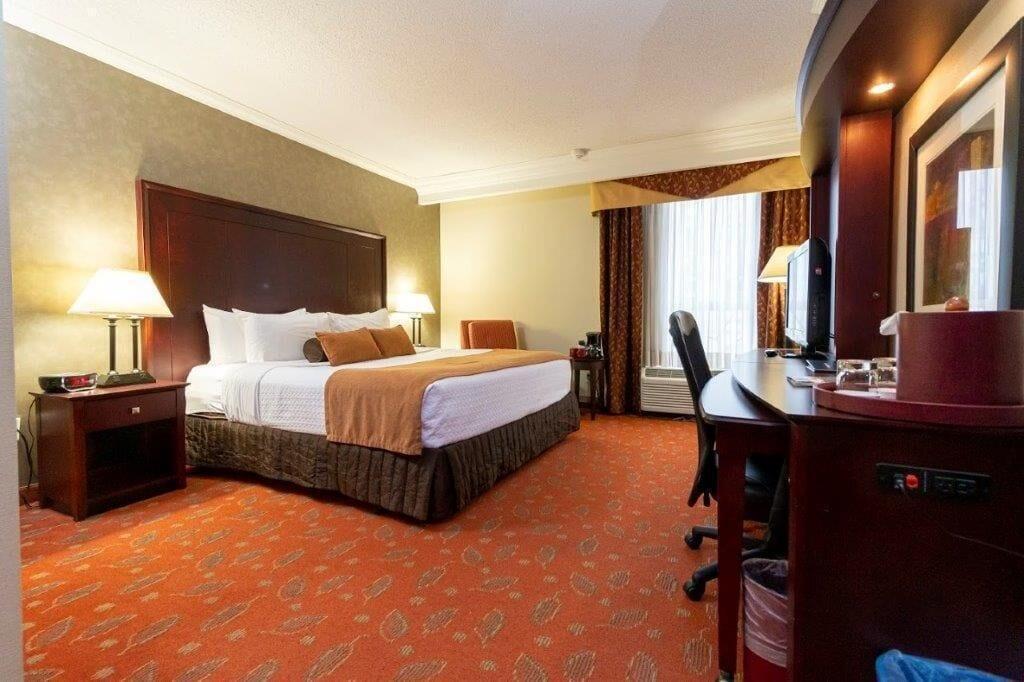 Hamilton Plaza Hotel And Conference Centre Bagian luar foto