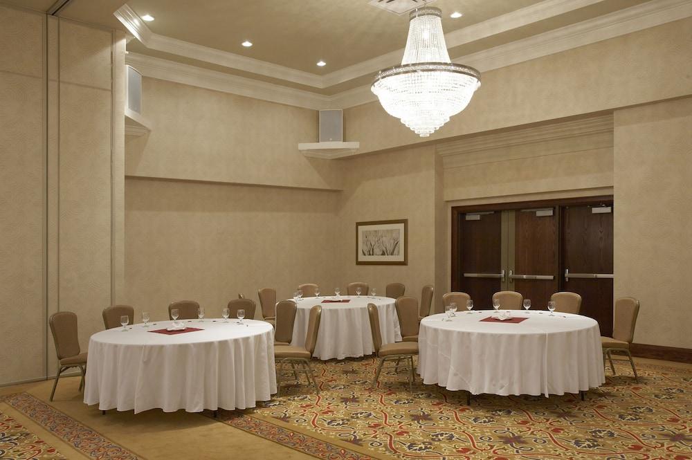 Hamilton Plaza Hotel And Conference Centre Bagian luar foto