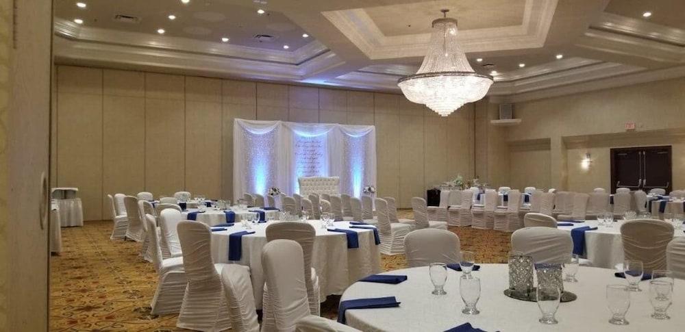 Hamilton Plaza Hotel And Conference Centre Bagian luar foto