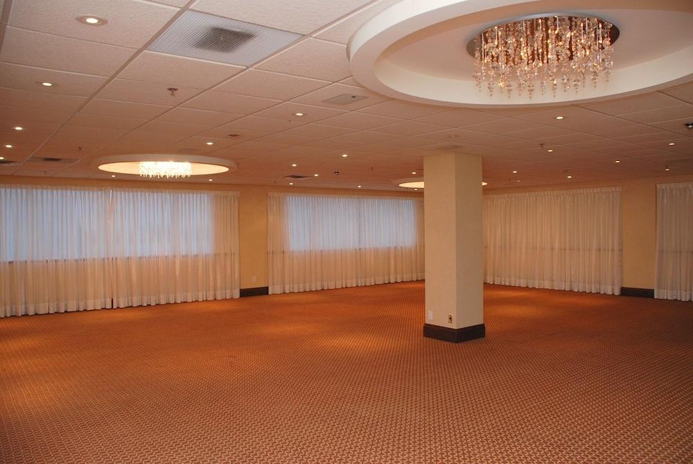 Hamilton Plaza Hotel And Conference Centre Bagian luar foto