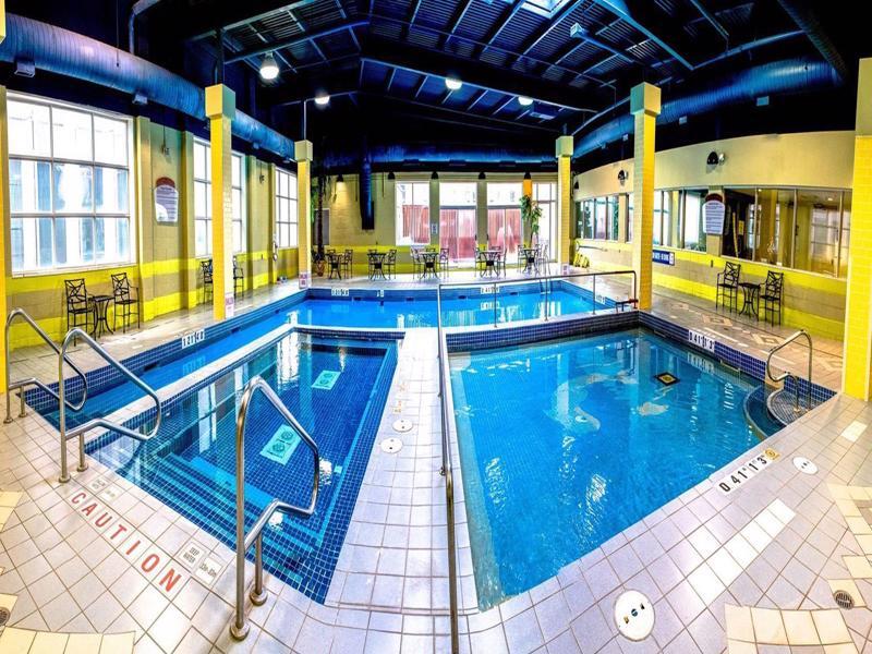 Hamilton Plaza Hotel And Conference Centre Bagian luar foto